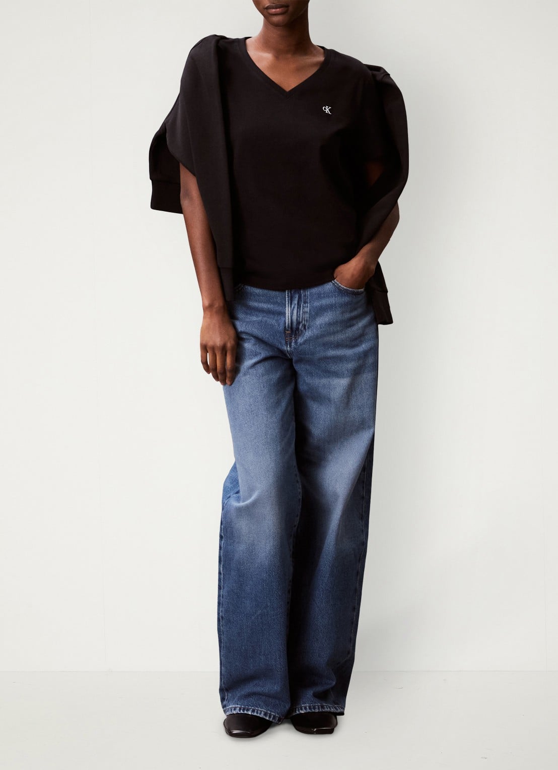 Calvin Klein T-shirt met logoborduring - voorkant 6 zwart