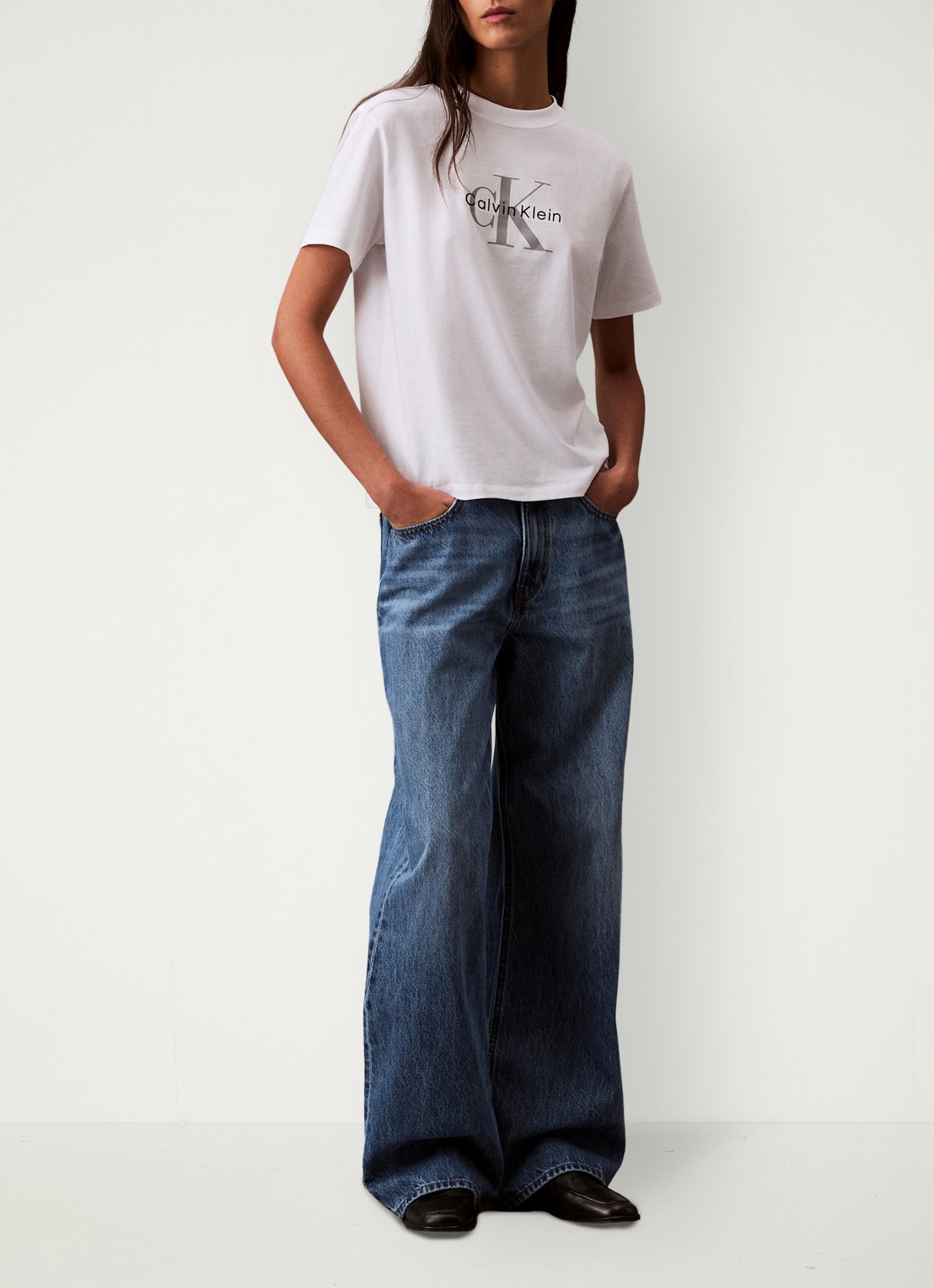 Calvin Klein T-shirt met logoborduring - voorkant 8 wit