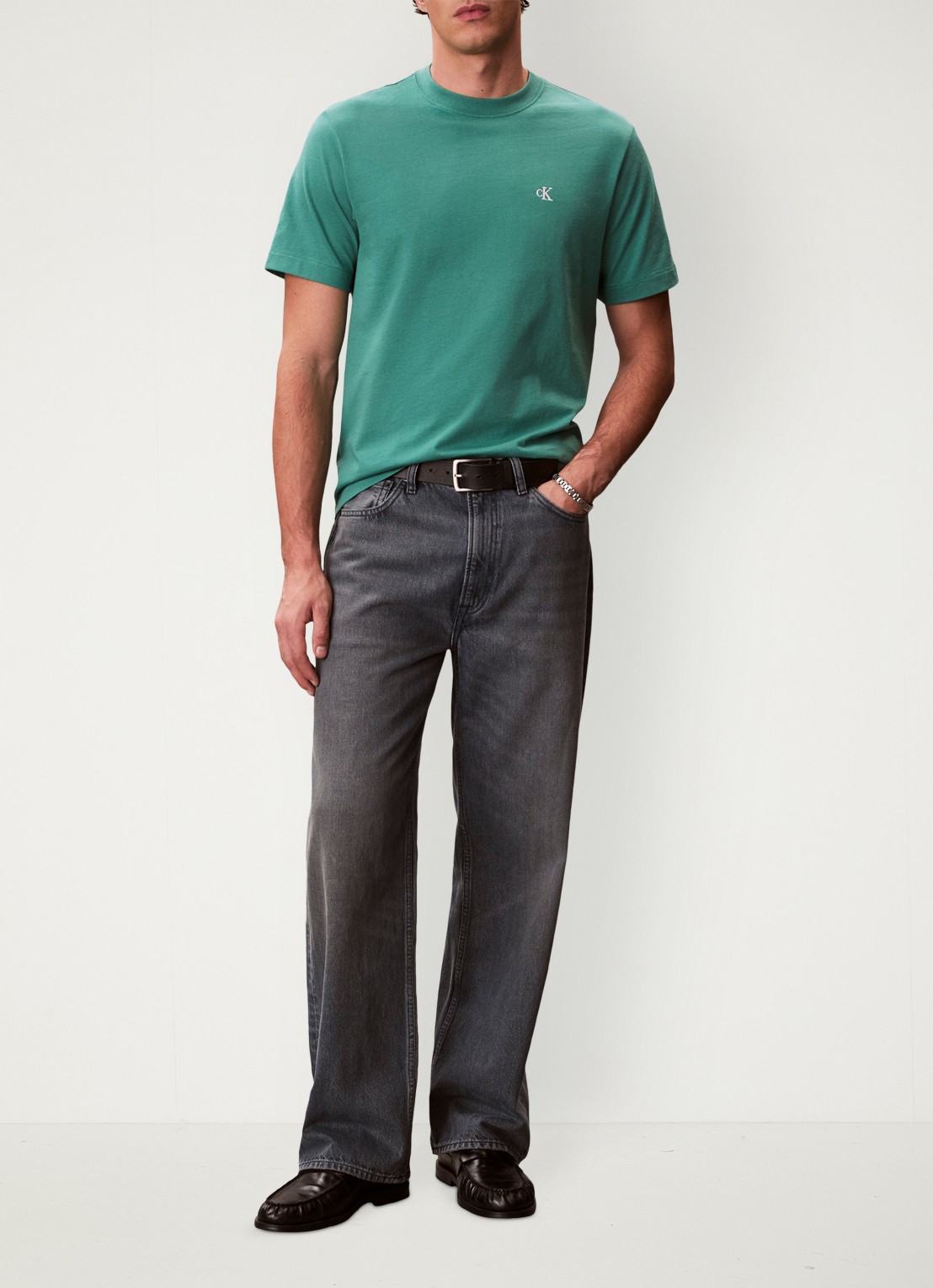 Calvin Klein T-shirt met logoborduring - voorkant 6 wild green-vfl / groen