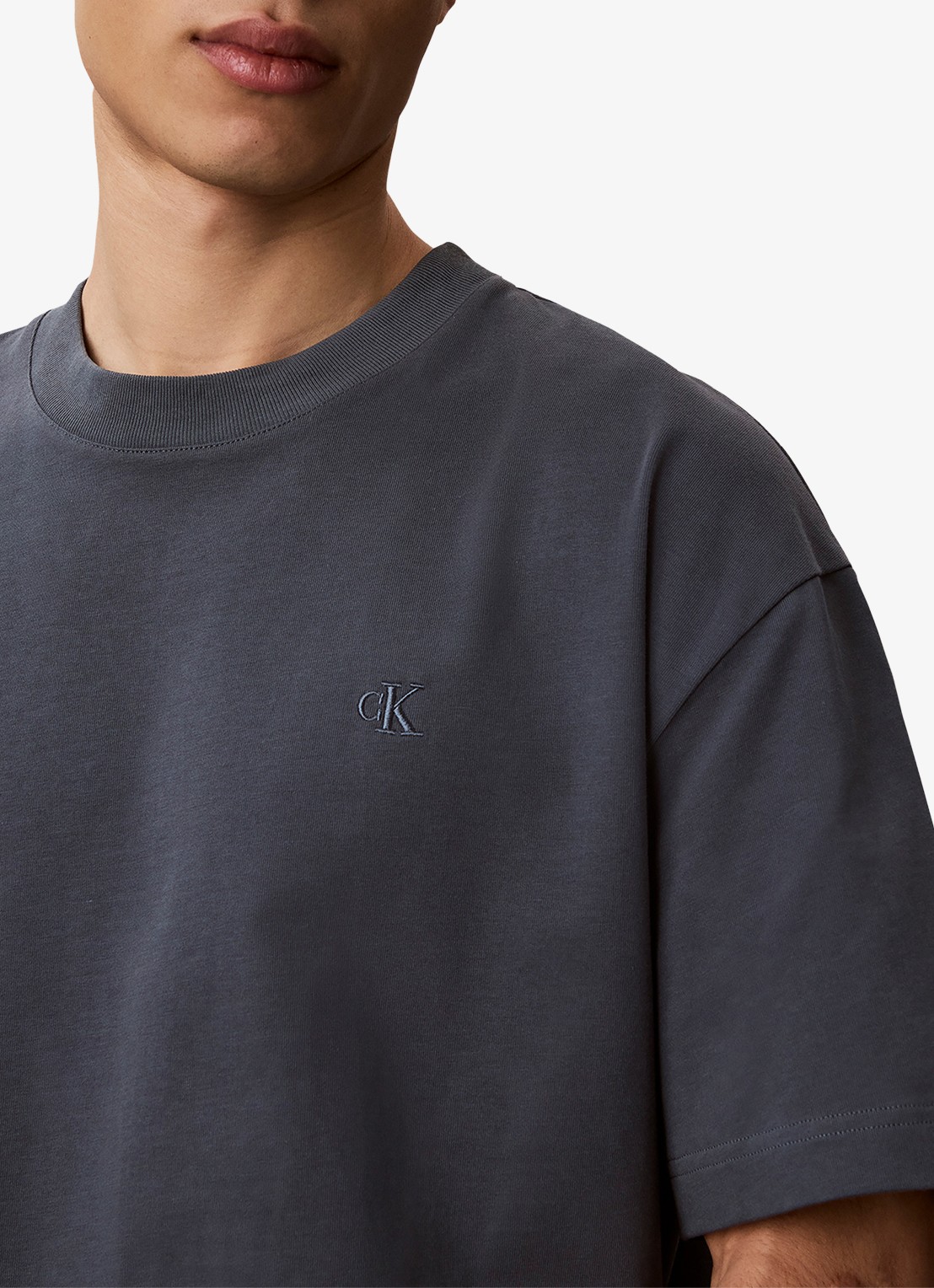 Calvin Klein T-shirt met logoborduring - detail 2 dark slate-ceg /  groen