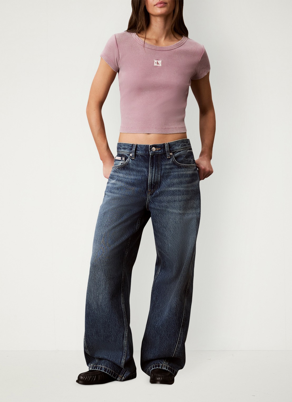 Calvin Klein T-shirt met verwassen afwerking - voorkant 2 oudroze