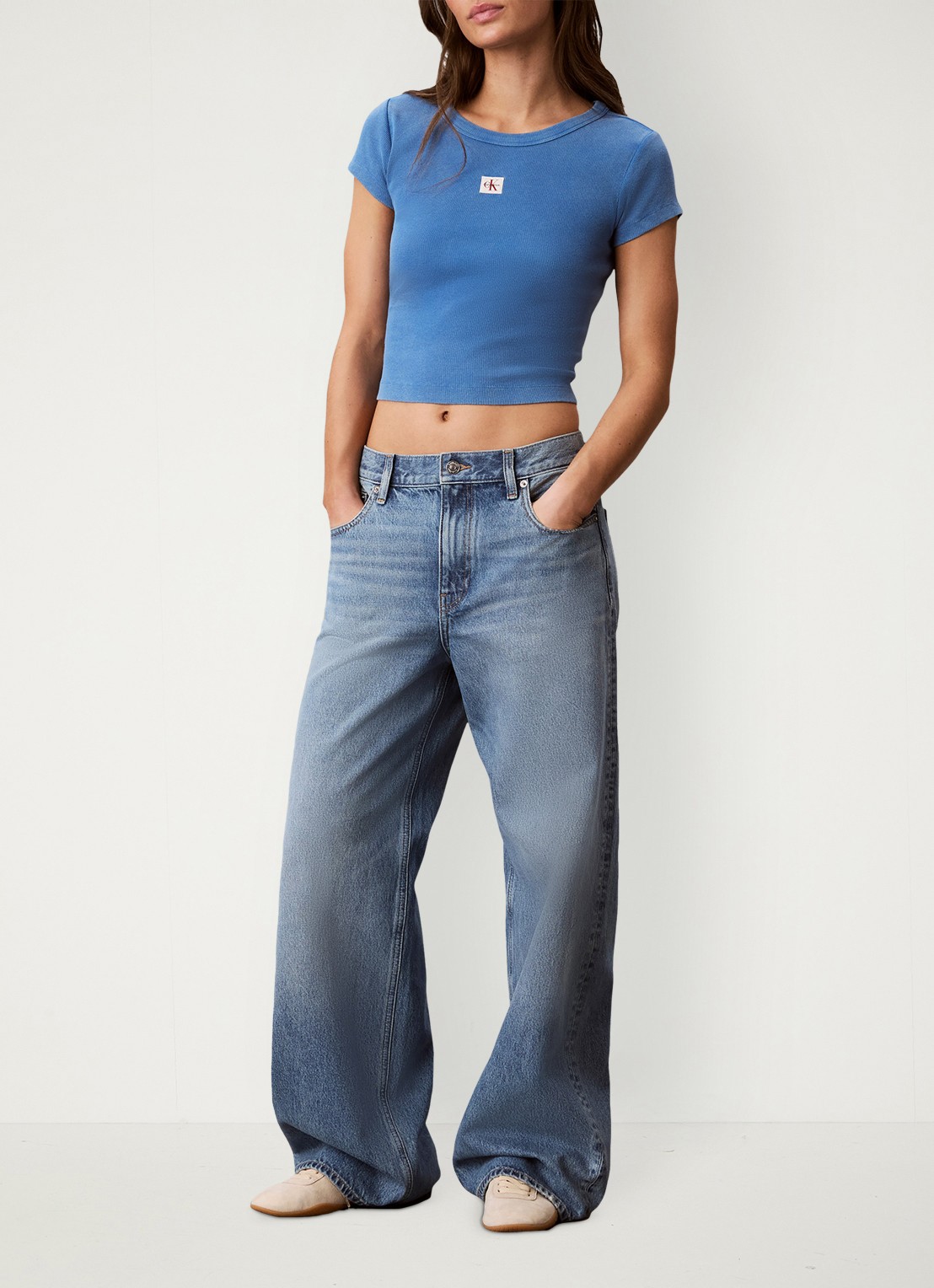 Calvin Klein T-shirt met verwassen afwerking - detail 3 blauw
