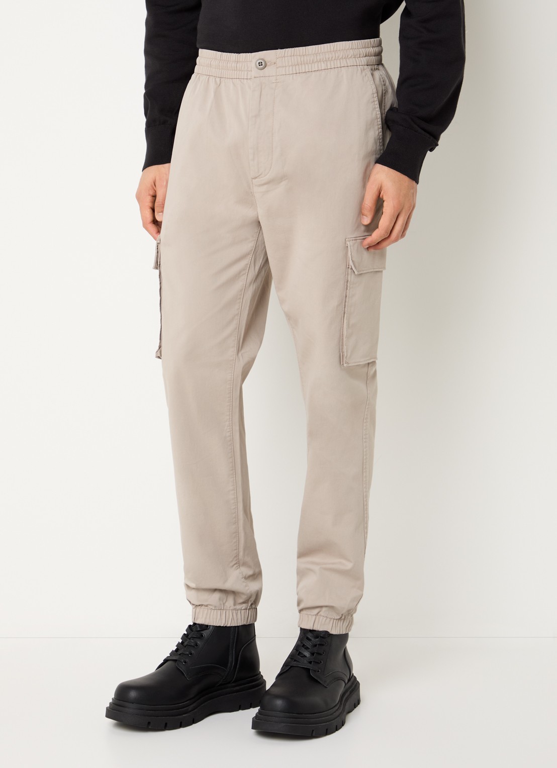 Calvin Klein Tapered fit cargobroek met logo - detail beige