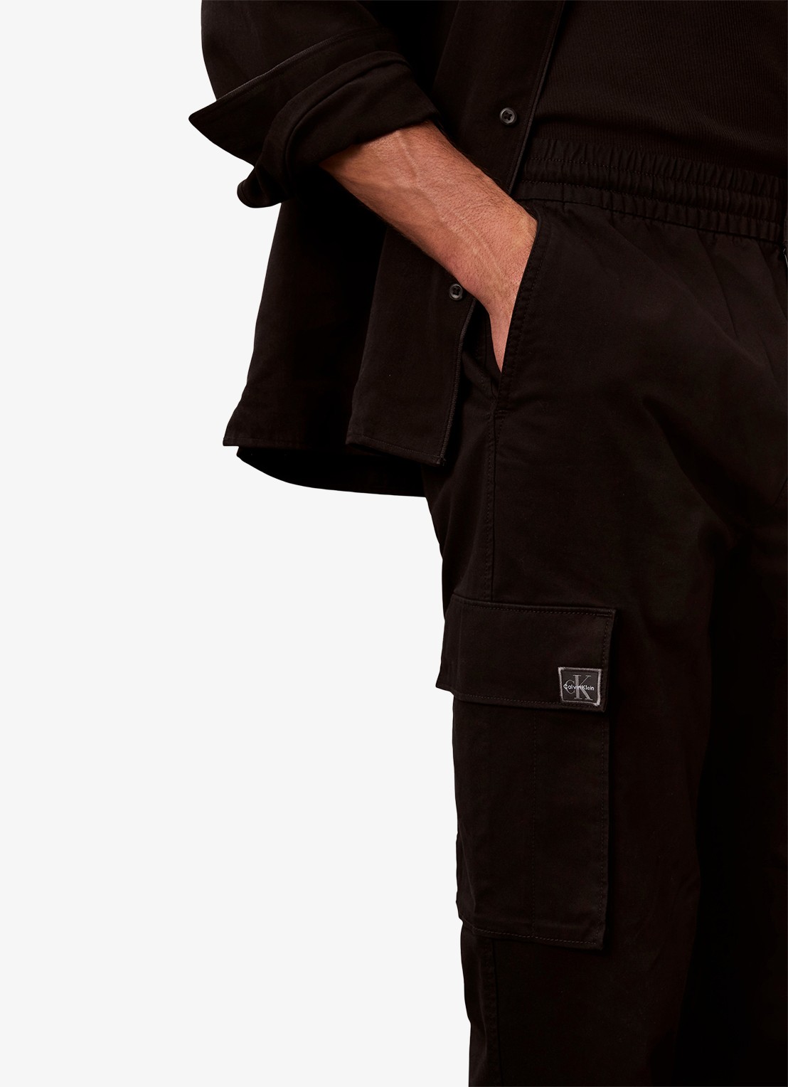 Calvin Klein Tapered fit cargobroek met logo - detail 4 zwart
