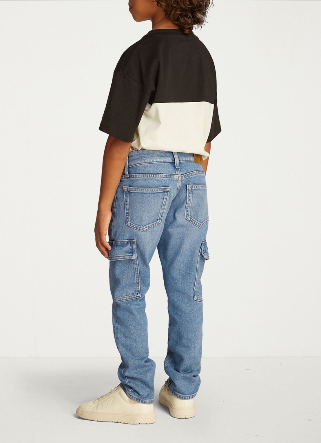 Calvin Klein Tapered fit cargojeans met steekzakken - achterkant 4 denim