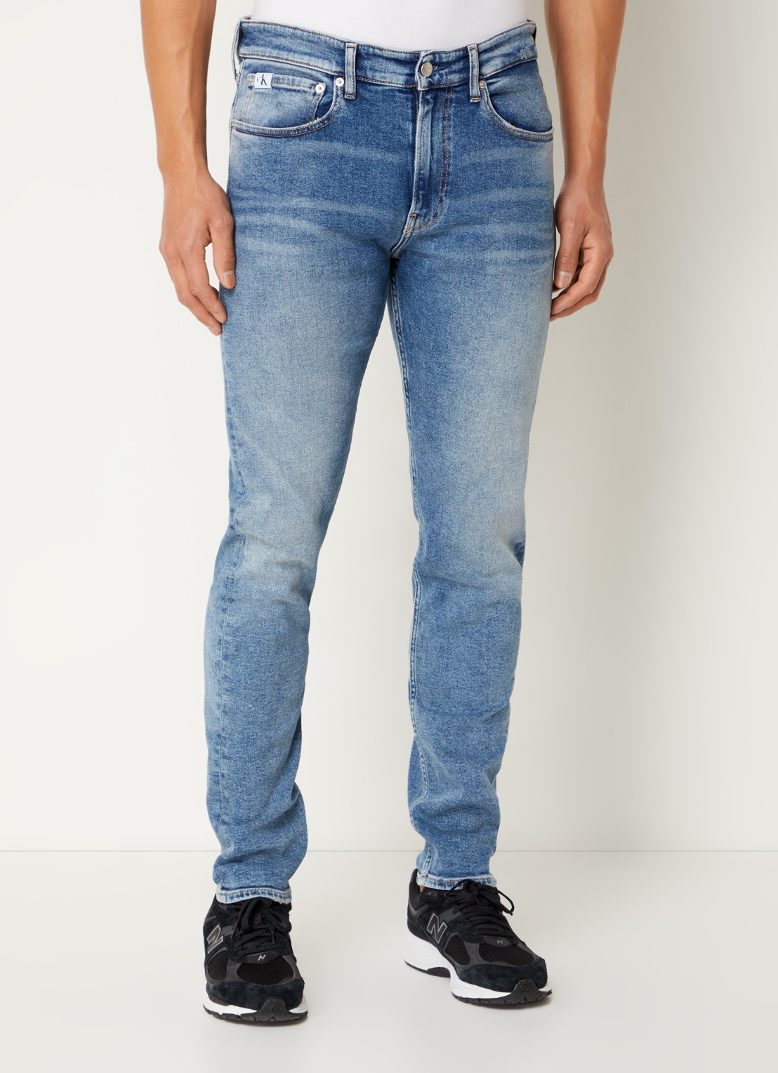 Calvin Klein Tapered jeans met medium wassing - detail 4 indigo