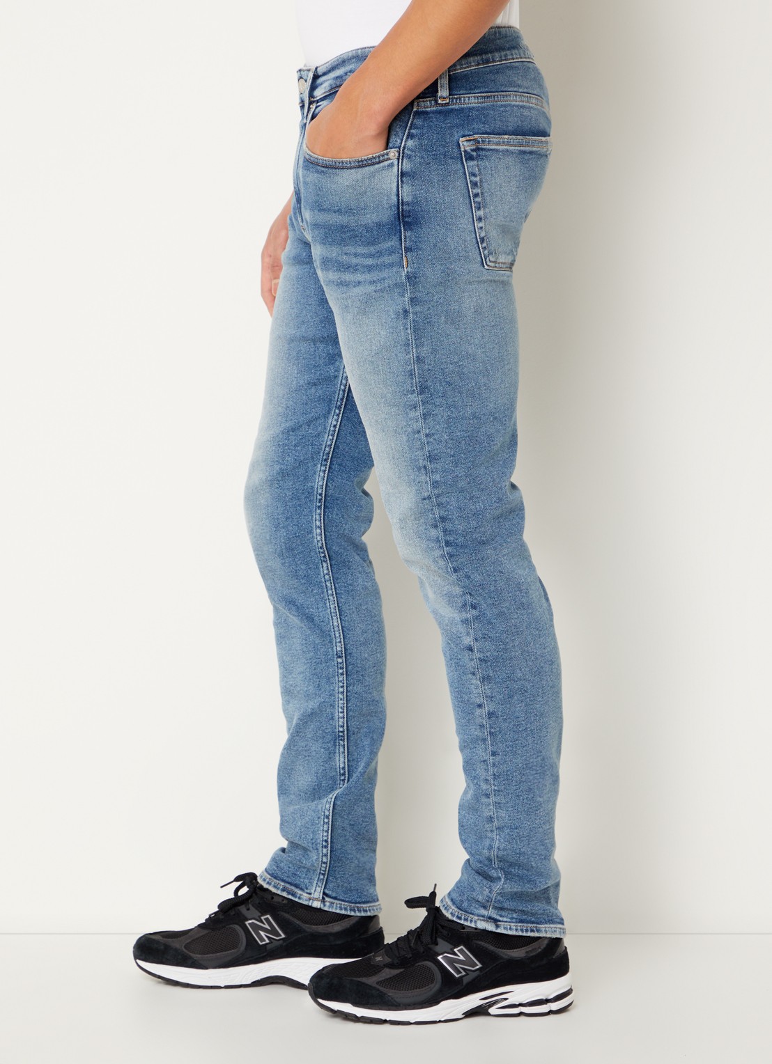 Calvin Klein Tapered jeans met medium wassing - detail 5 indigo