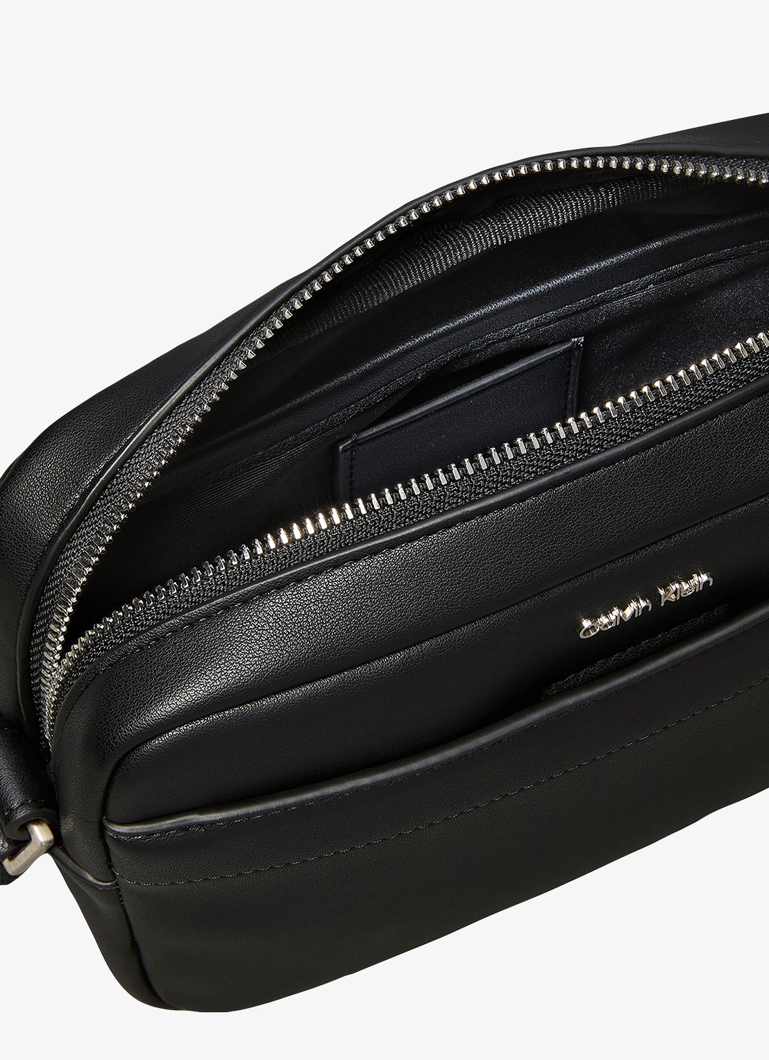 Calvin Klein Toilettas met logo - detail zwart