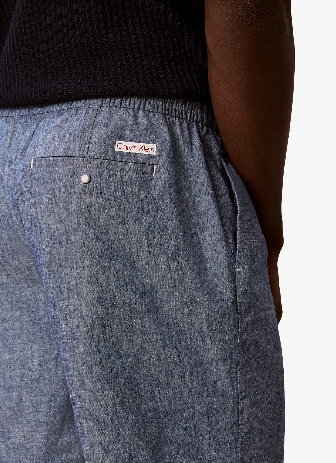 Calvin Klein Wide fit korte broek met logo - detail 4 blue descent-c32 /  lichtblauw