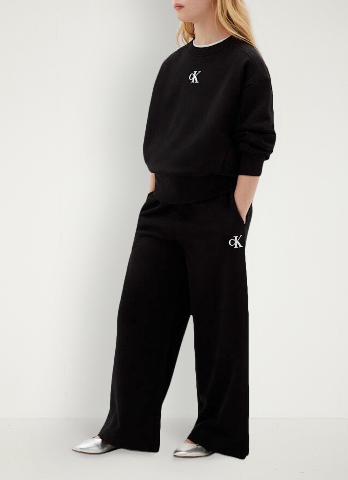 Calvin Klein Wide leg joggingbroek met logoborduring - voorkant 5 zwart