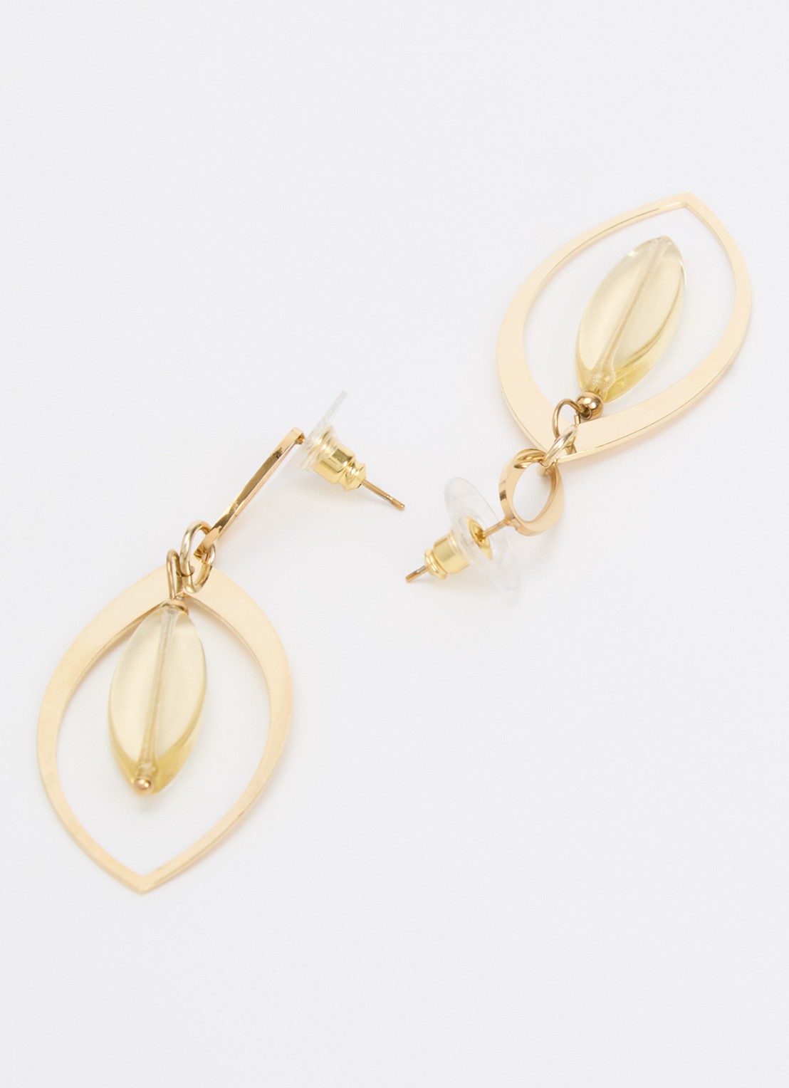 Camps & Camps Dangling oorstekers met hanger - detail goud