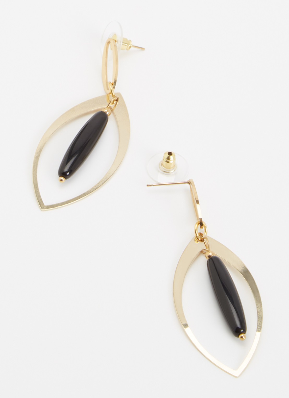 Camps & Camps Dangling oorstekers met hanger - detail zwart