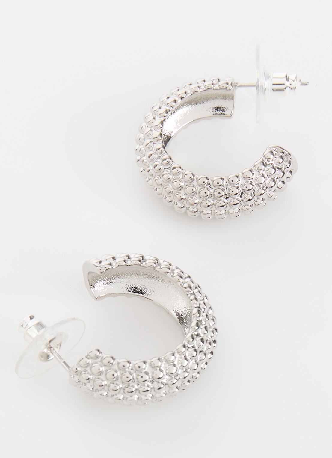 Camps & Camps Medium Dots oorringen - detail zilver