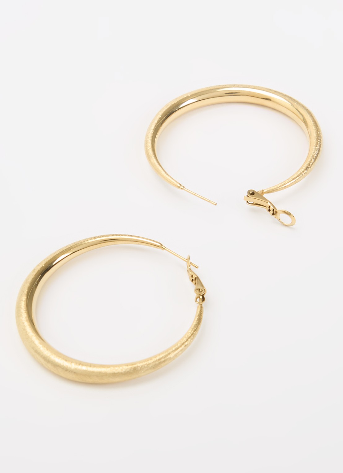 Camps & Camps Medium Ovale Matte oorringen verguld - detail goud