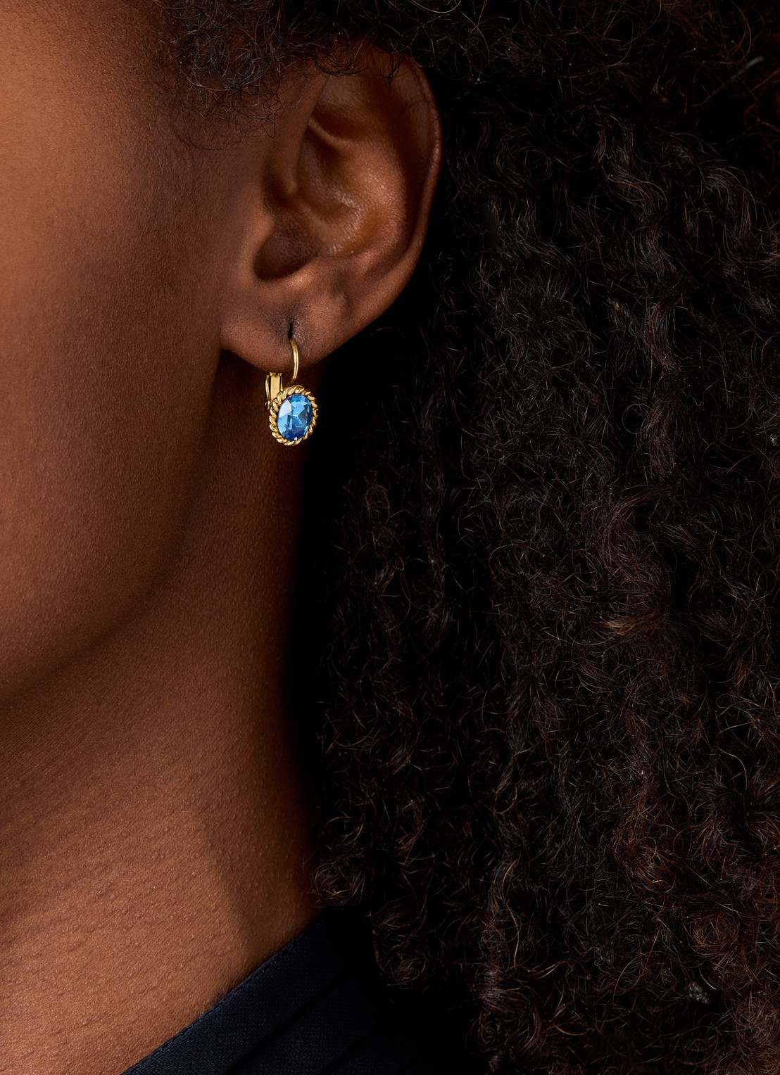 Camps & Camps Oorhangers met Swarovski kristal verguld - voorkant 2 blauw