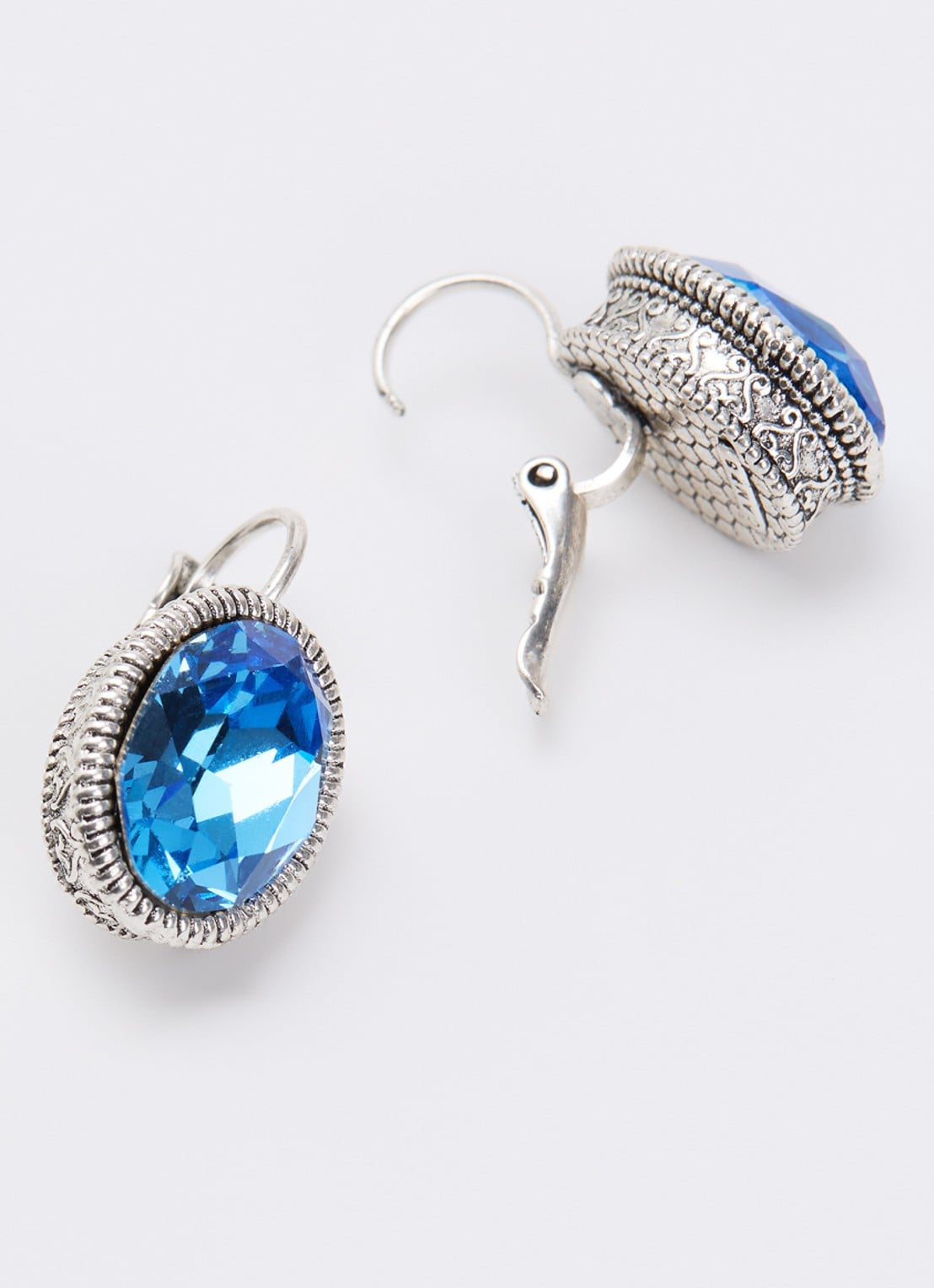 Camps & Camps Oorhangers met Swarovski kristal verzilverd - detail 3 lichtblauw