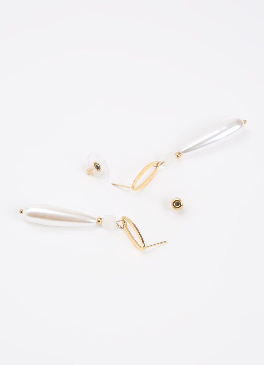 Camps & Camps Pearl Bead oorstekers met hanger - detail goud