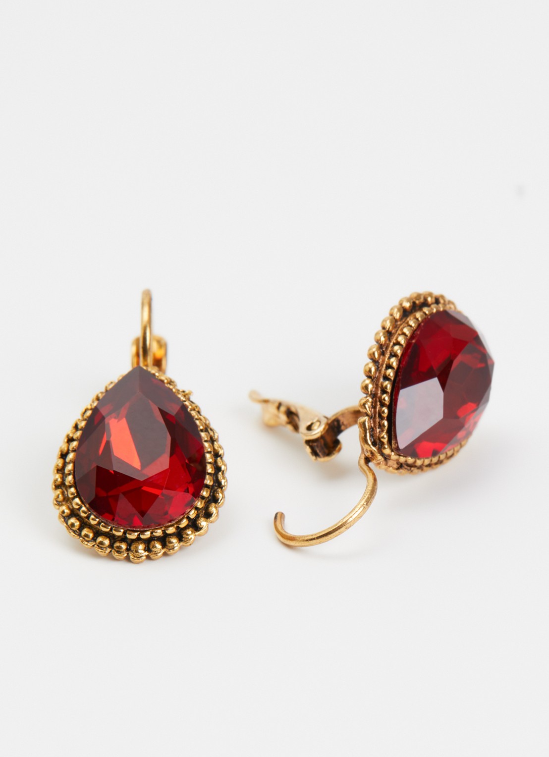 Camps & Camps Swarovksi Druppel oorhanger verguld - detail rood