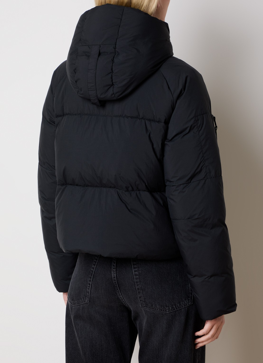 Canada Goose Chilliwack puffer jack met donsvulling en capuchon - achterkant zwart