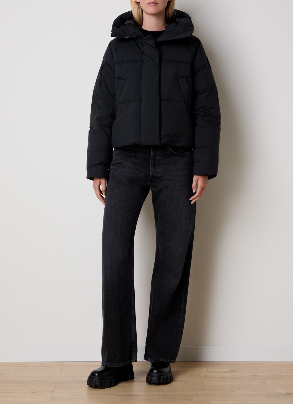 Canada Goose Chilliwack puffer jack met donsvulling en capuchon - voorkant 3 zwart