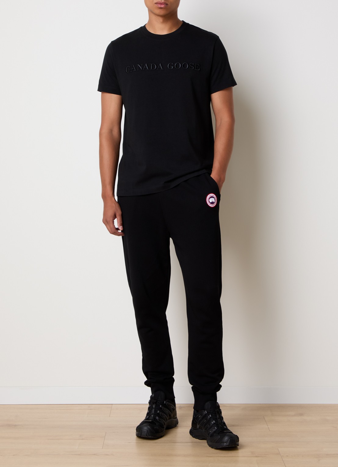 Canada Goose Emersen T-shirt met logoborduring - voorkant 3 zwart