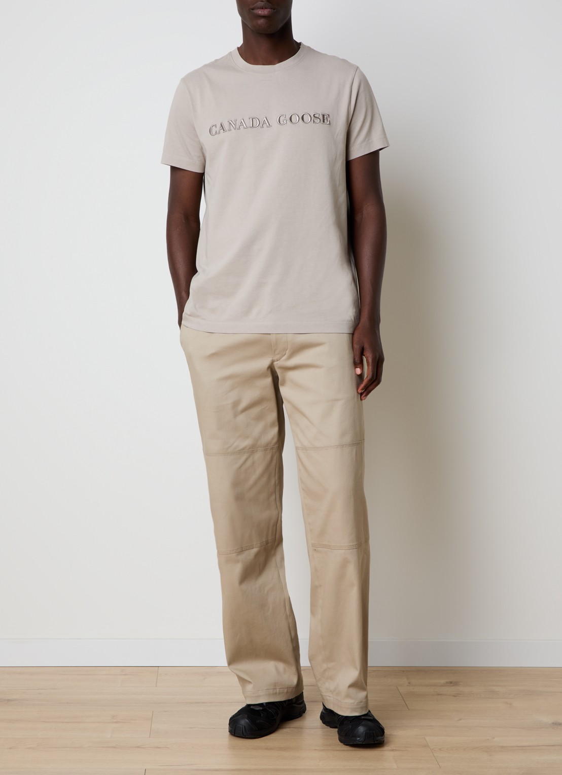 Canada Goose Emersen T-shirt met logoborduring - voorkant 4 donkerbeige