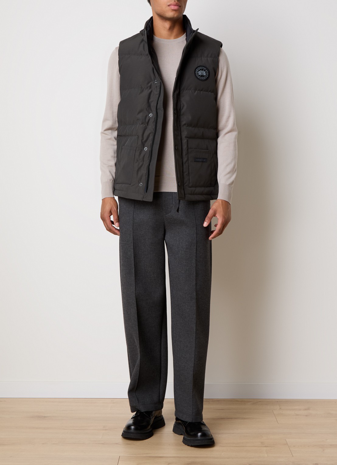 Canada Goose Freestyle gewatteerde bodywarmer met donsvulling en steekzakken - voorkant 2 donkergrijs