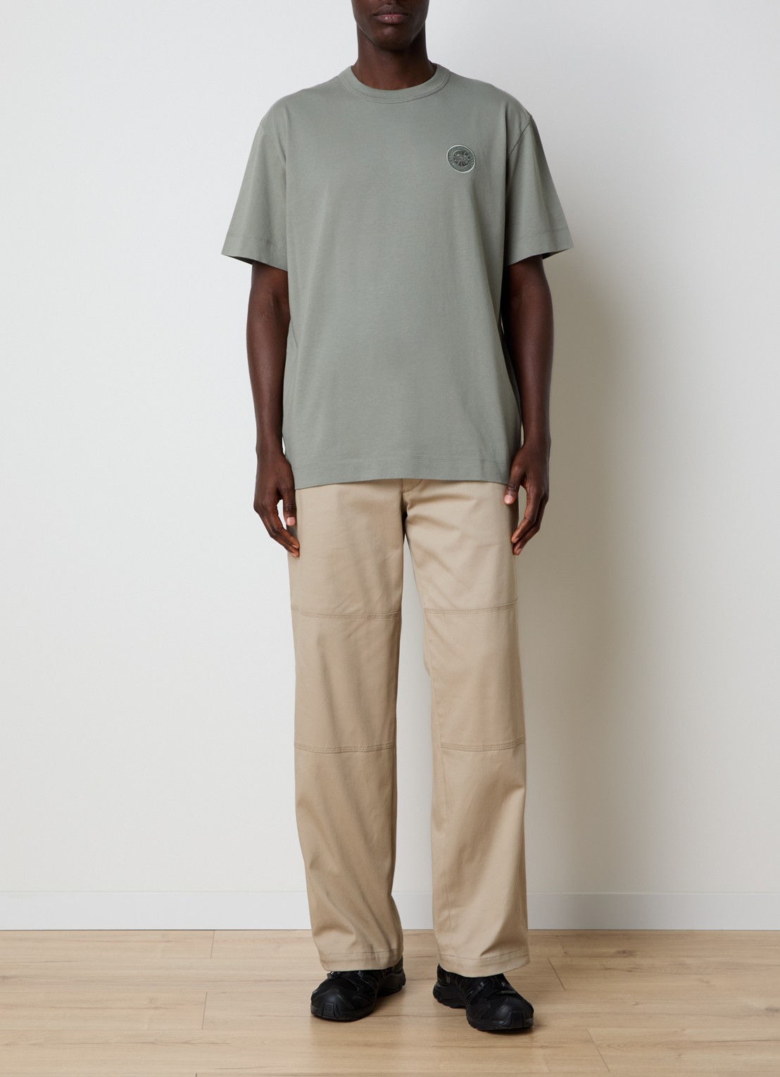 Canada Goose Gladstone T-shirt met logoborduring - voorkant 5 olijfgroen