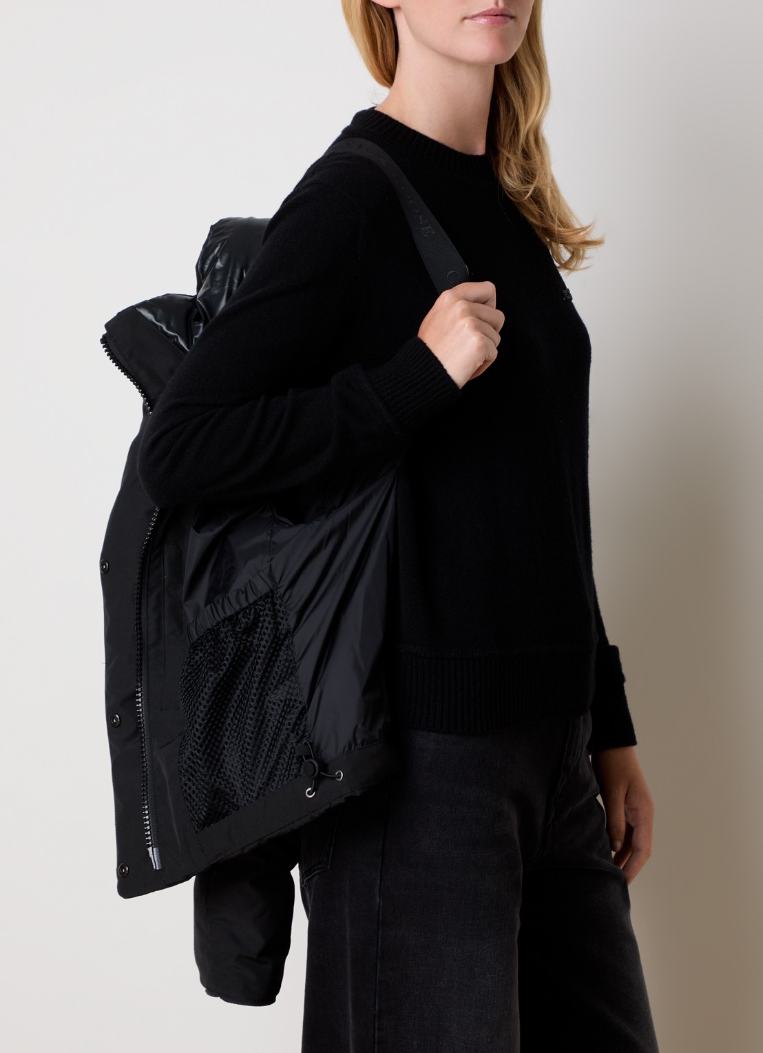 Canada Goose Grandview cropped puffer jack met ritszakken en logo - detail 4 zwart