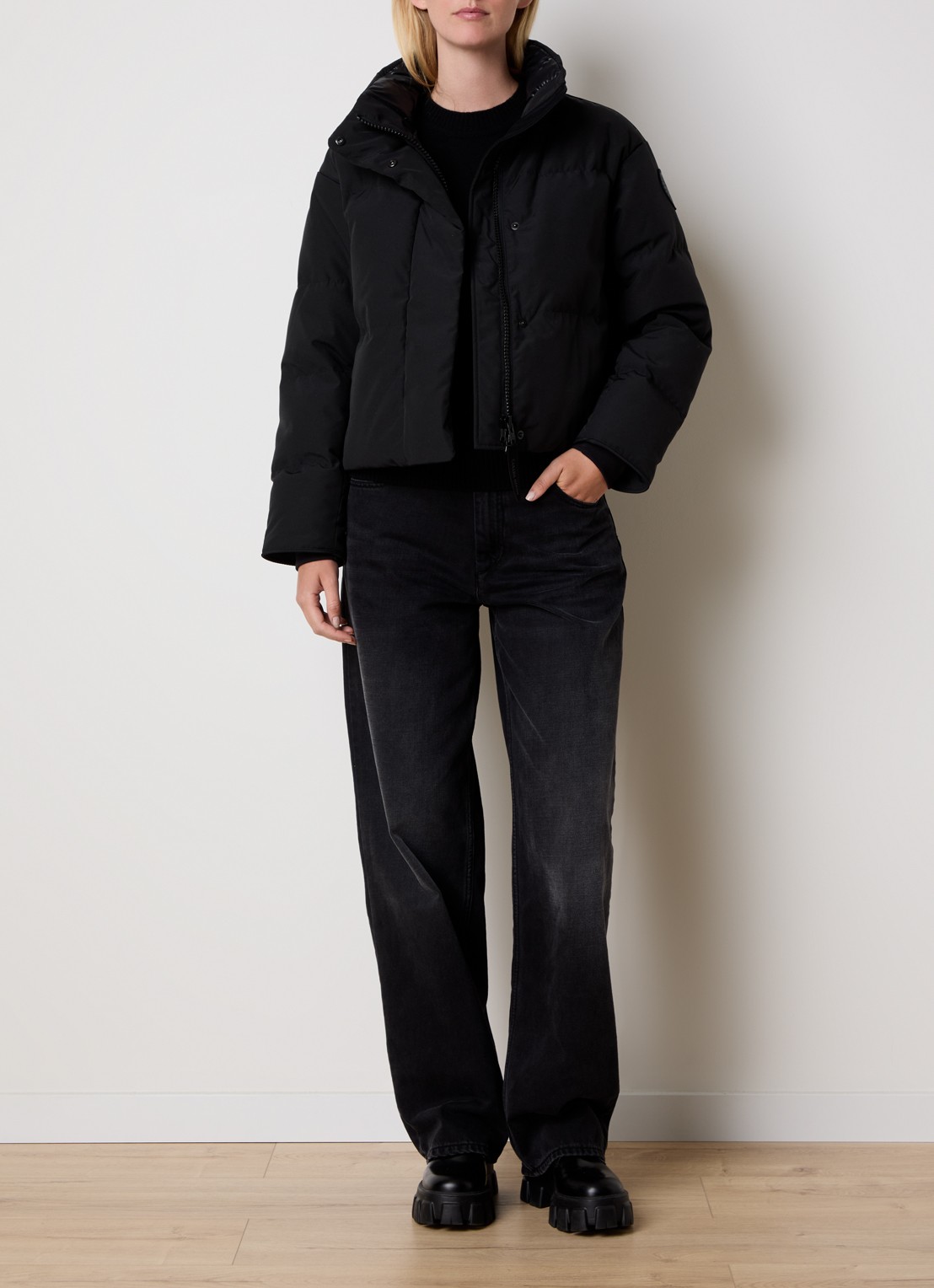 Canada Goose Grandview cropped puffer jack met ritszakken en logo - voorkant 2 zwart