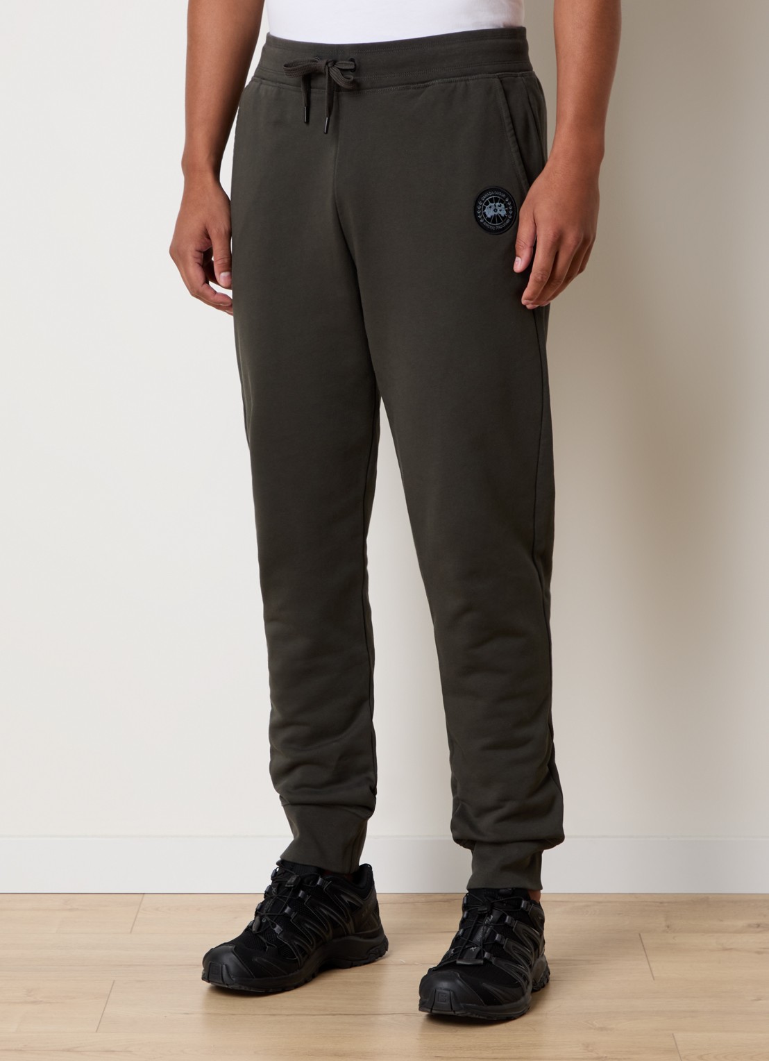 Canada Goose Huron tapered fit joggingbroek met logo - detail bronsgroen