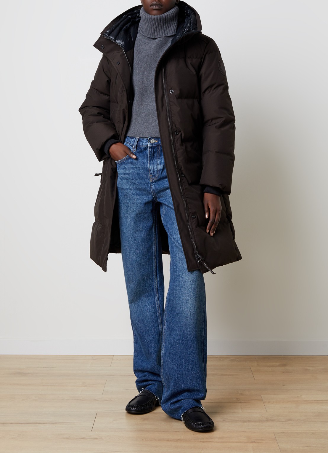 Canada Goose Louise longline pufferjas met donsvulling en capuchon - voorkant 5 bruin