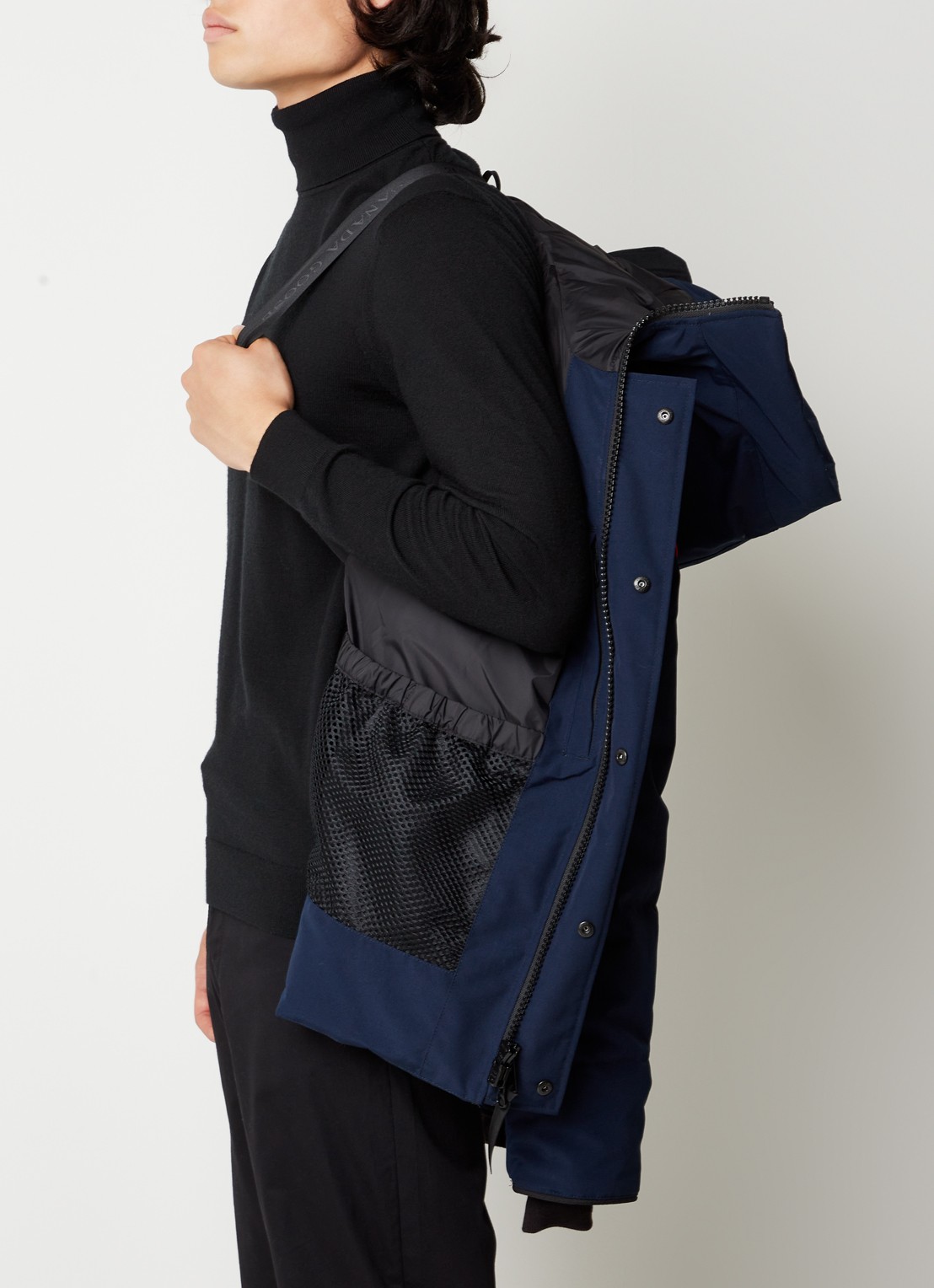 Canada Goose MacMillan gewatteerde parka met donsvulling en capuchon - detail 5 blauw