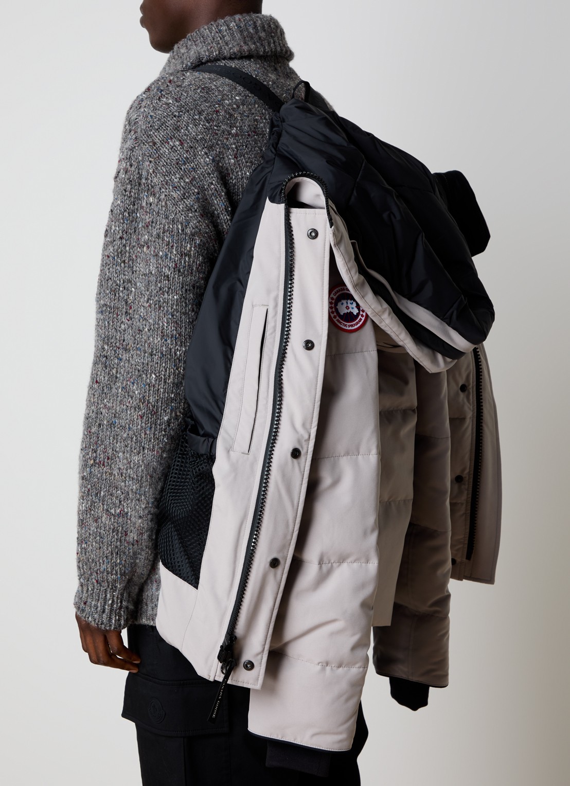 Canada Goose Macmillan gewatteerde parka met donsvulling en steekzakken - detail 3 lichtgrijs