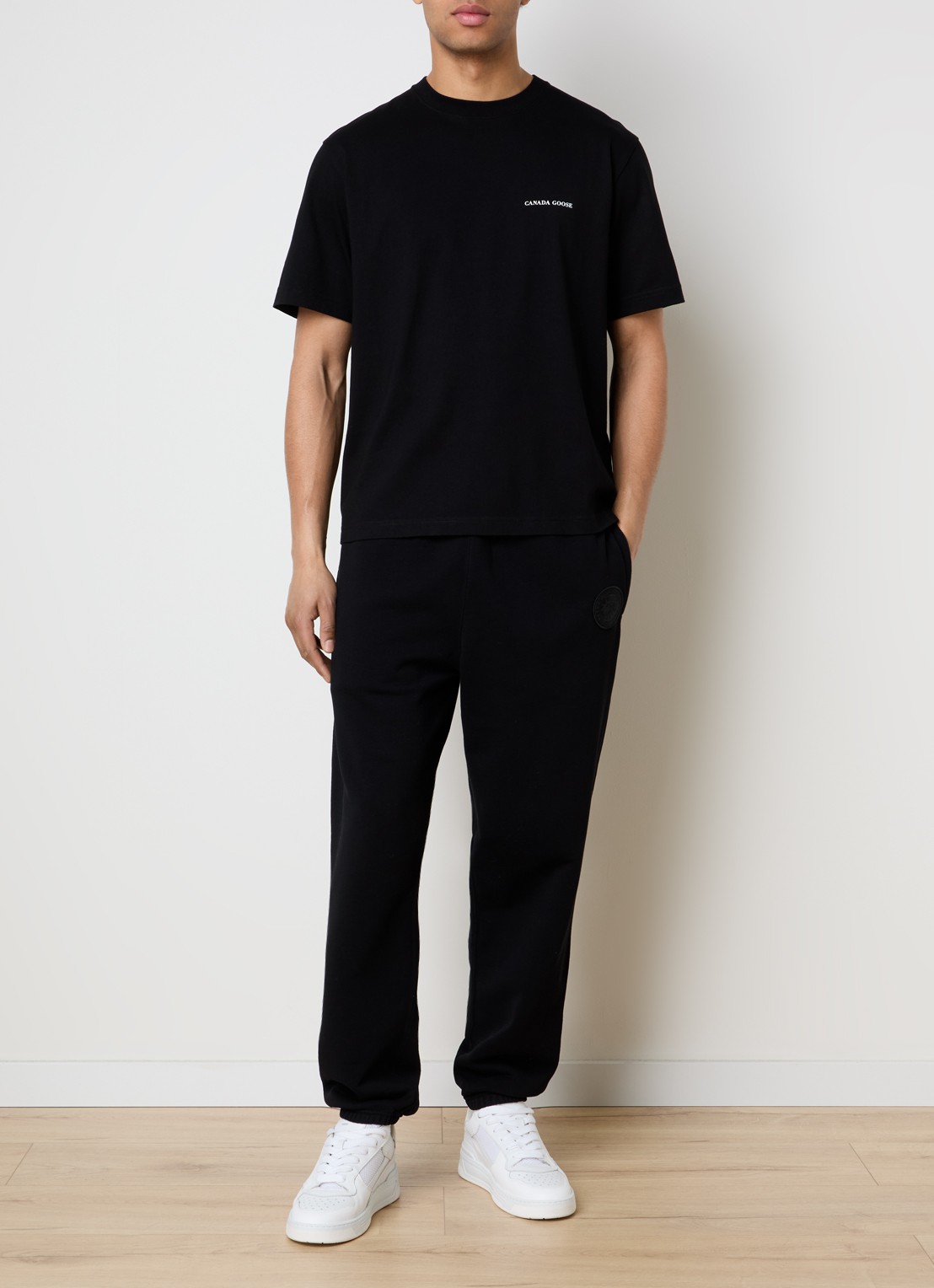 Canada Goose Novo T-shirt met logo- en backprint - voorkant 4 zwart
