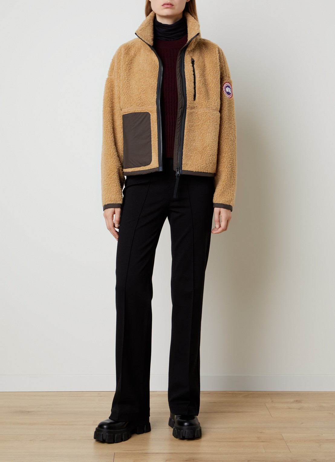 Canada Goose Simcoe jack van fleece met opstaande kraag en logo - voorkant 2 camel