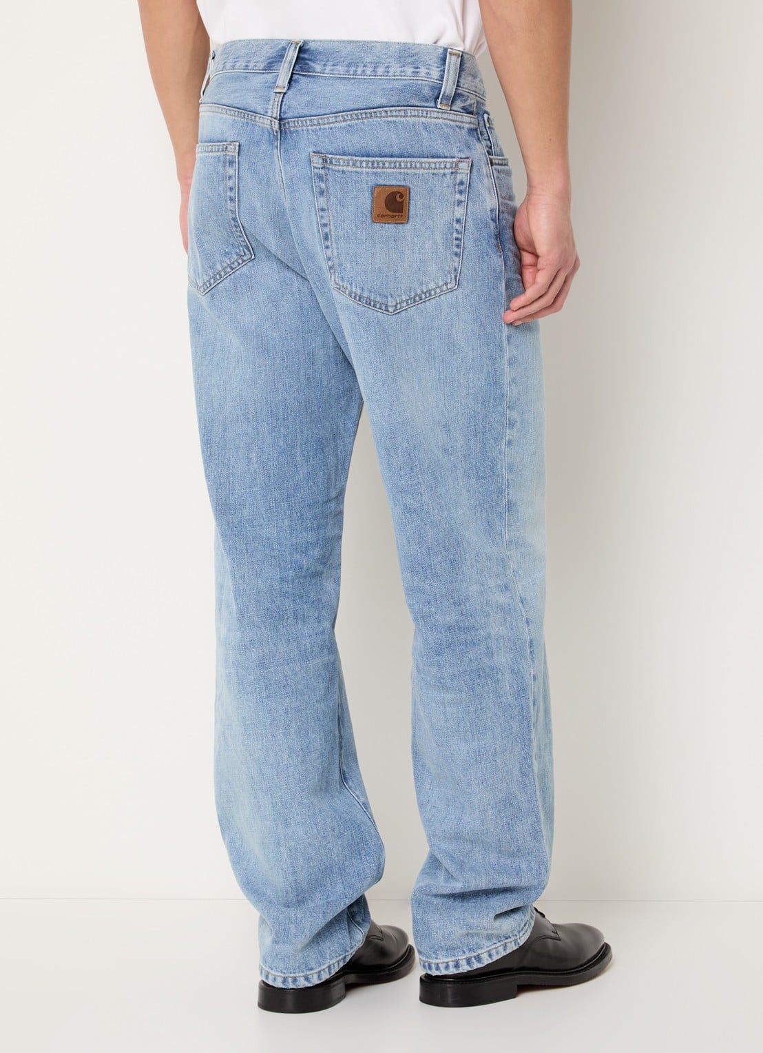 Carhartt WIP Aaron straight leg jeans met lichte wassing - achterkant 5 lichtblauw