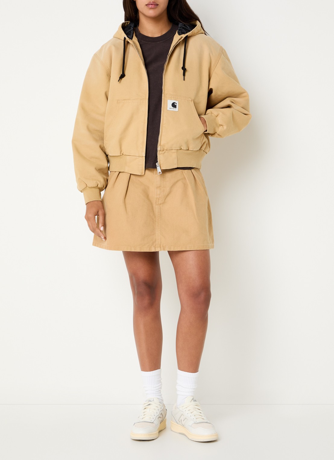 Carhartt WIP Billie mini rok van denim met steekzakken - voorkant 3 okergeel