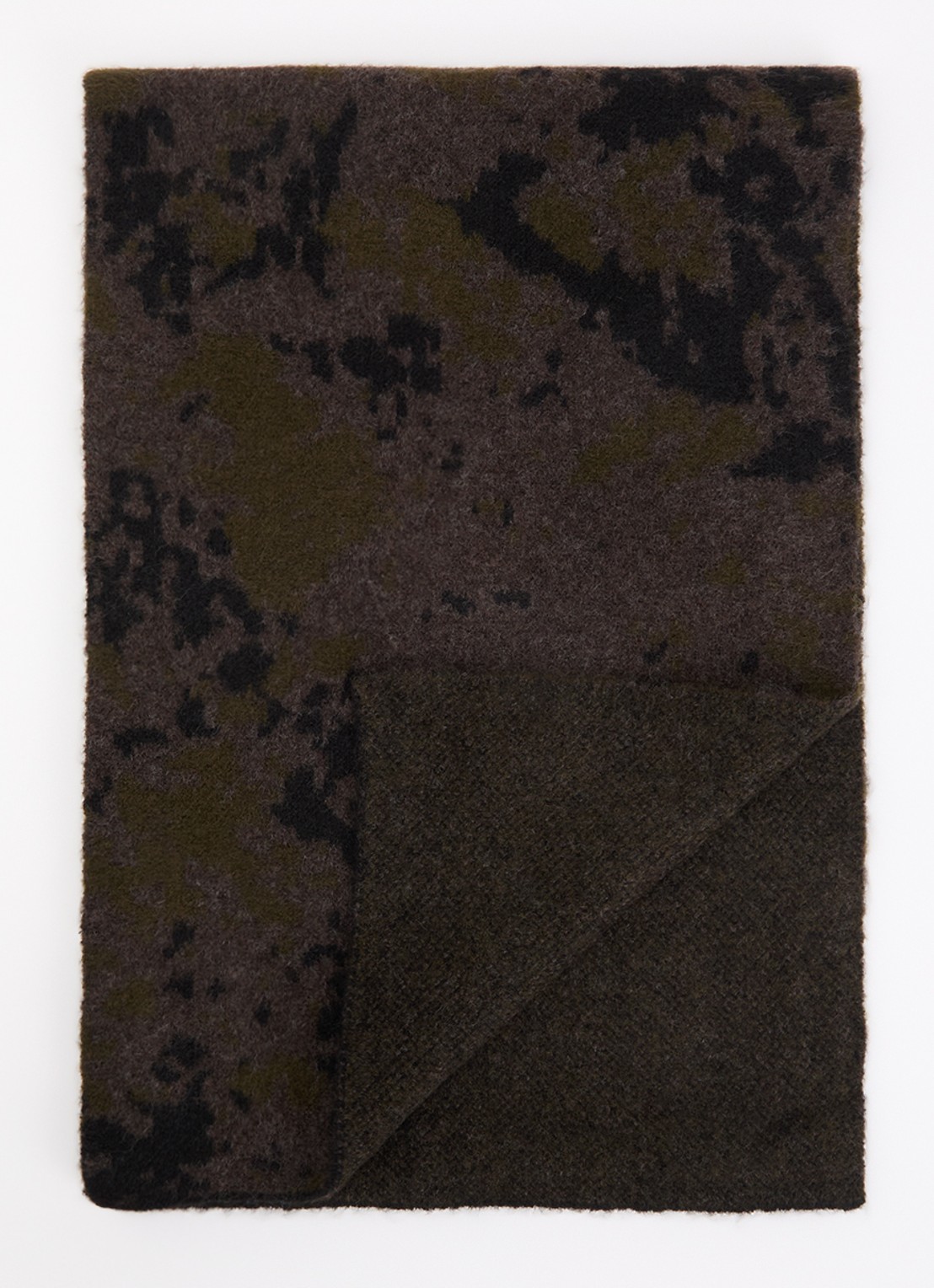 Carhartt WIP Camo Disperse sjaal met camouflageprint 215 x 35 cm - voorkant 3 legergroen