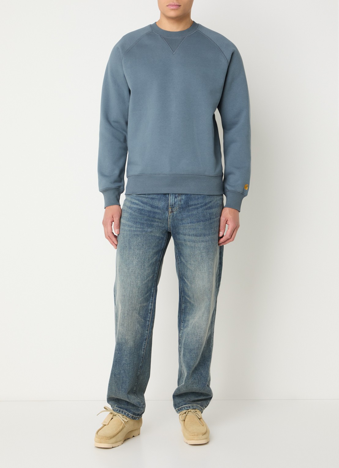 Carhartt WIP Chase sweater met logo - voorkant 2 staalblauw