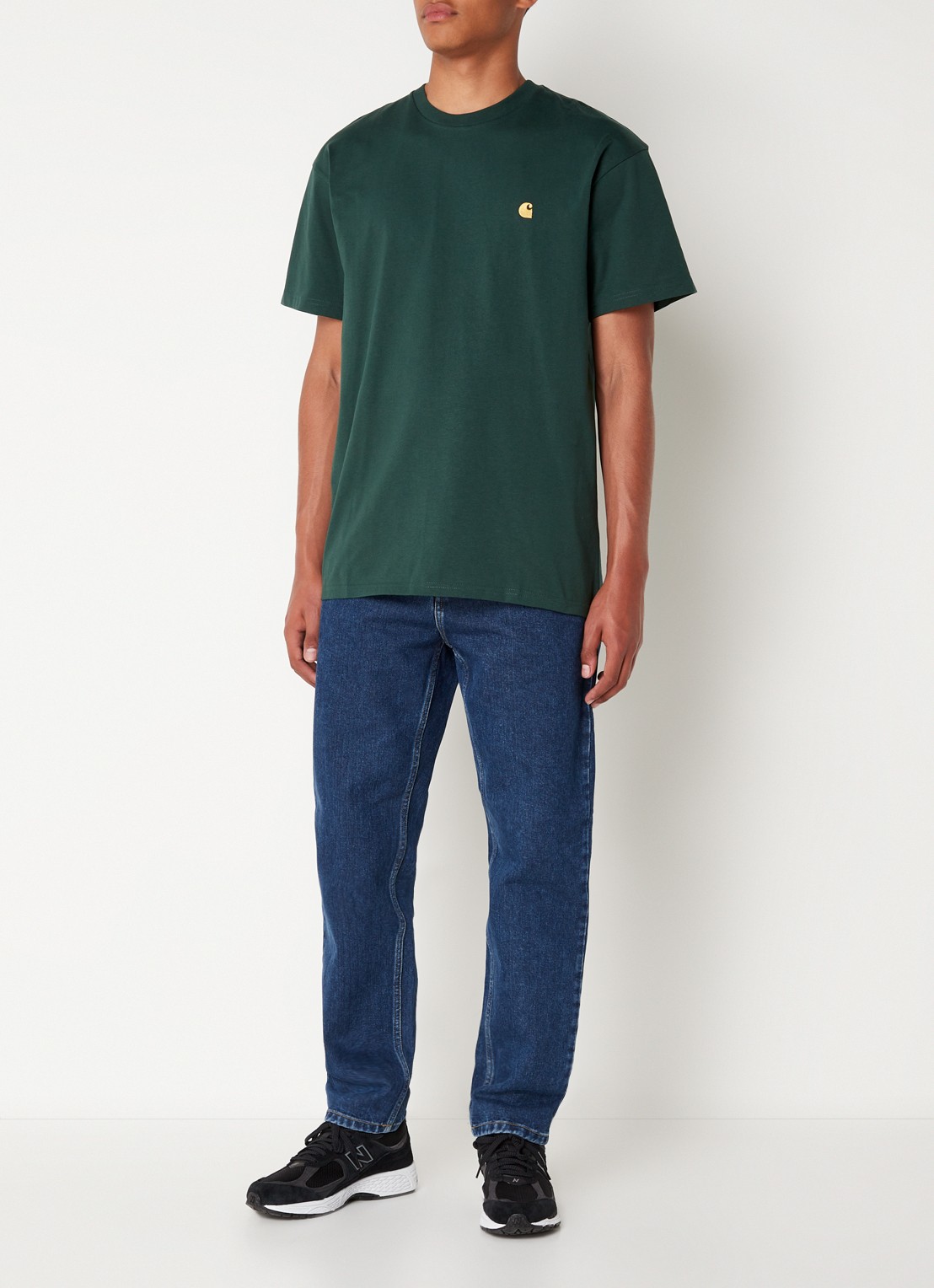 Carhartt WIP Chase T-shirt met logo - voorkant 3 donkergroen