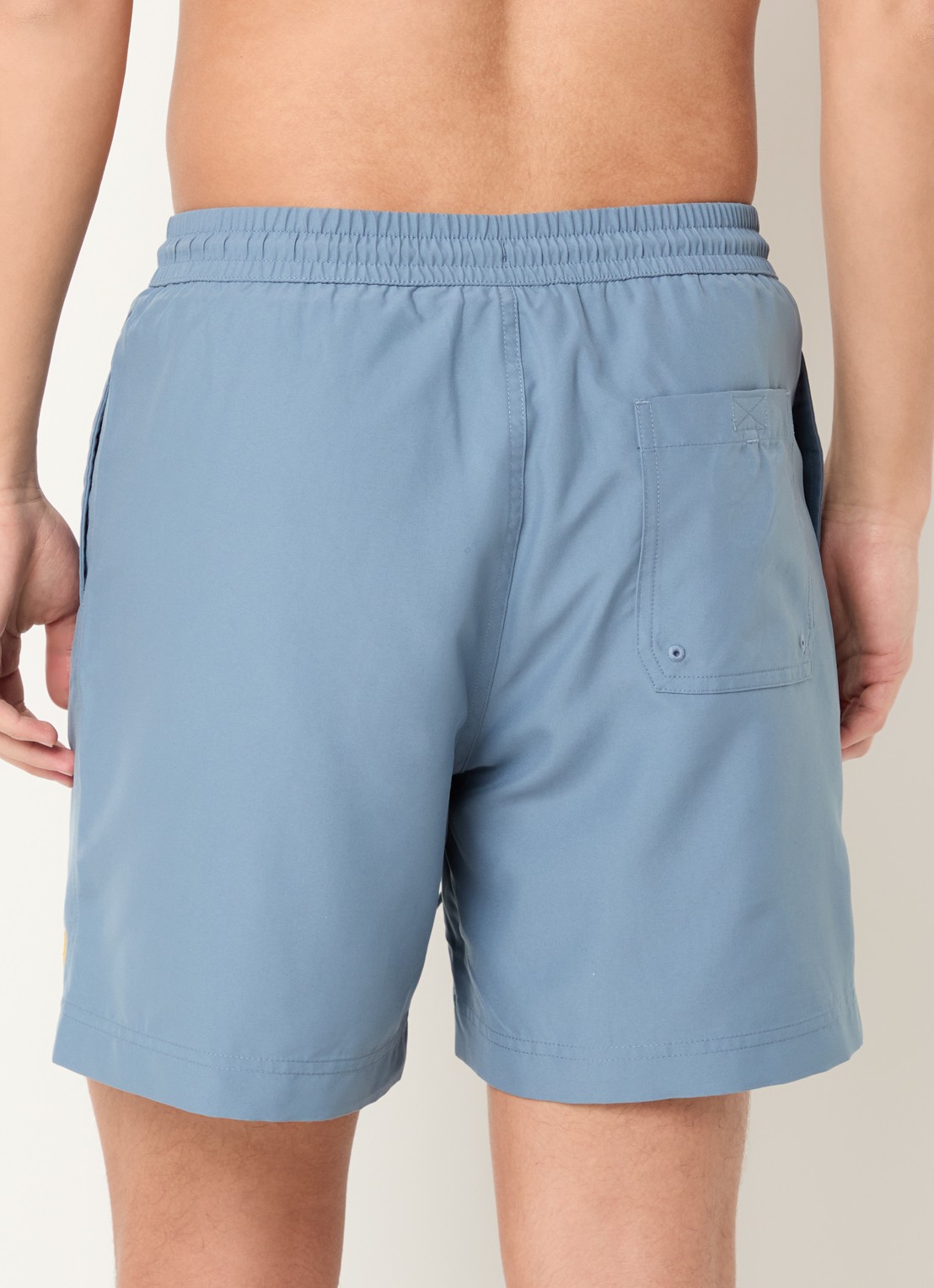 Carhartt WIP Chase zwemshorts met steekzakken en logo - achterkant 3 blauwgrijs