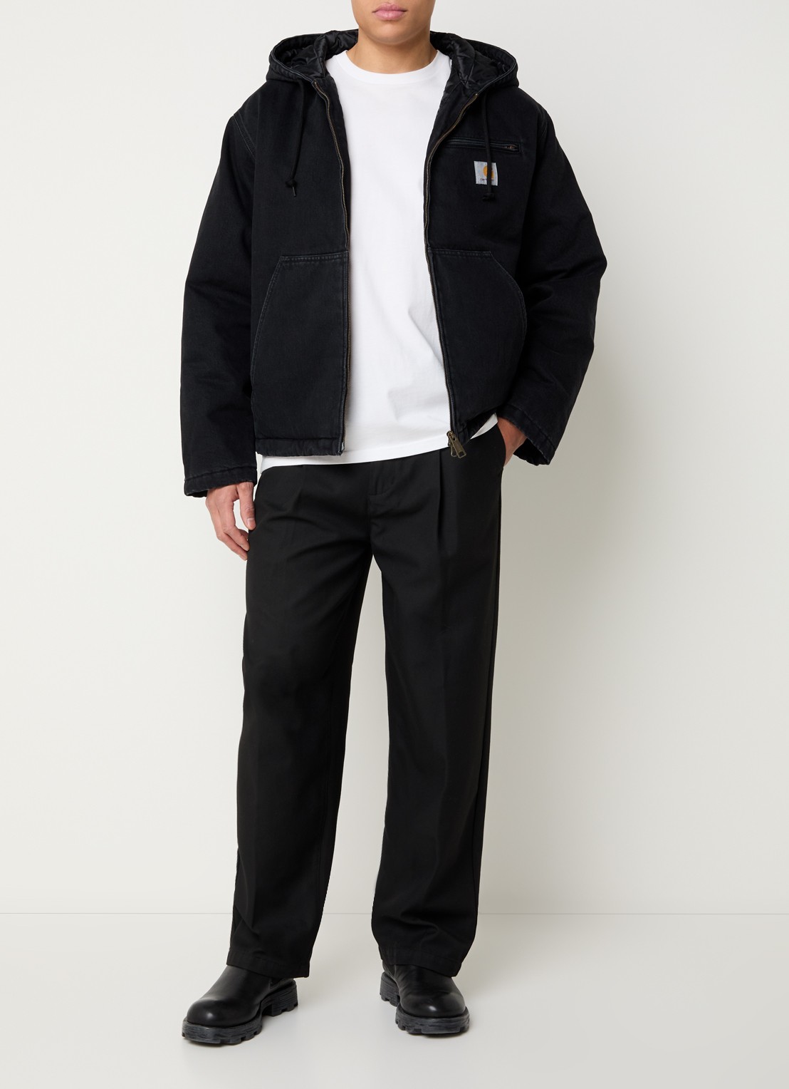Carhartt WIP Cleveland gewatteerde spijkerjas met capuchon en steekzakken - voorkant 4 zwart
