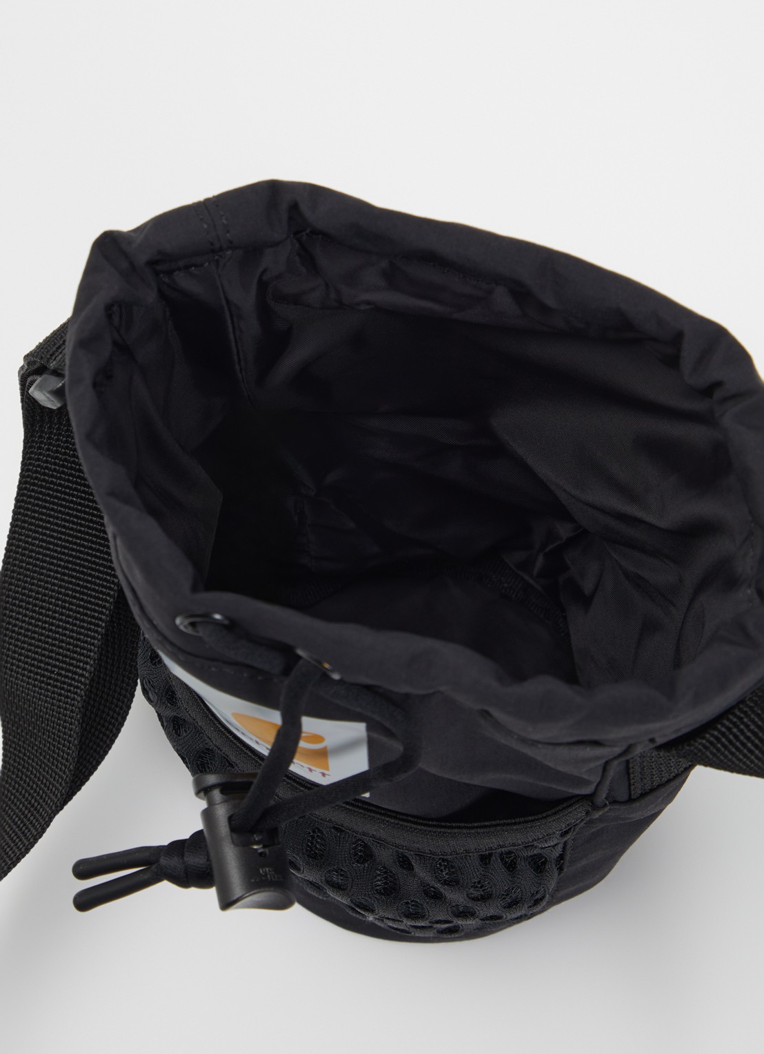 Carhartt WIP Egerton schoudertas met verstelbare schouderriem en logo  - detail 3 zwart