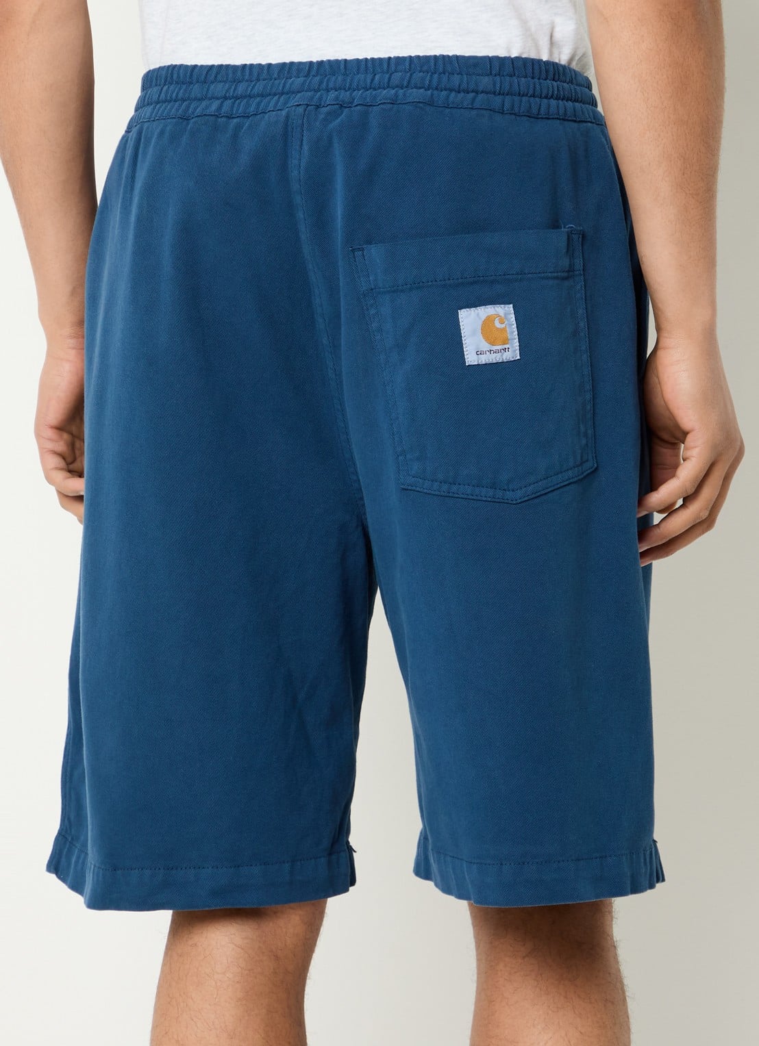Carhartt WIP Floyde straight fit korte broek met steekzakken - achterkant 4 indigo