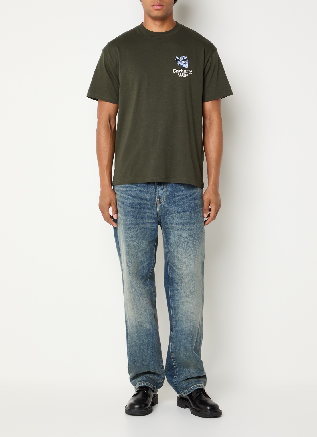 Carhartt WIP Grape Picker T-shirt met logo- en backprint - voorkant 2 groen