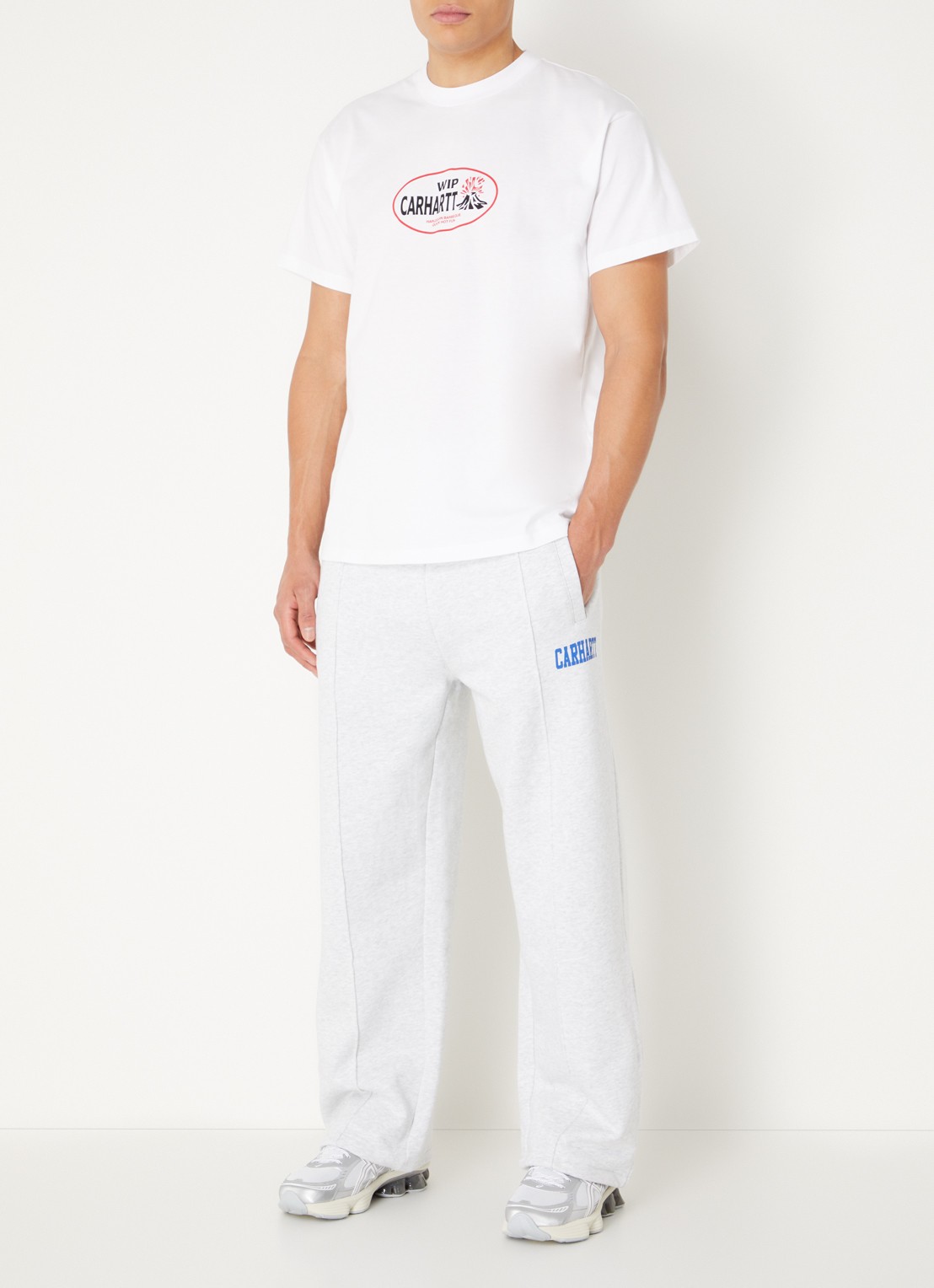 Carhartt WIP Harlequin BBQ T-shirt met logo- en backprint - voorkant 2 wit