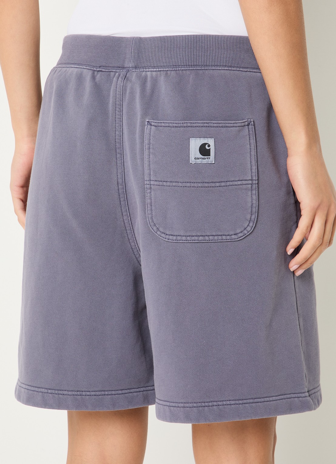 Carhartt WIP Hoggard straight fit korte joggingbroek met trekkoord  - achterkant paars