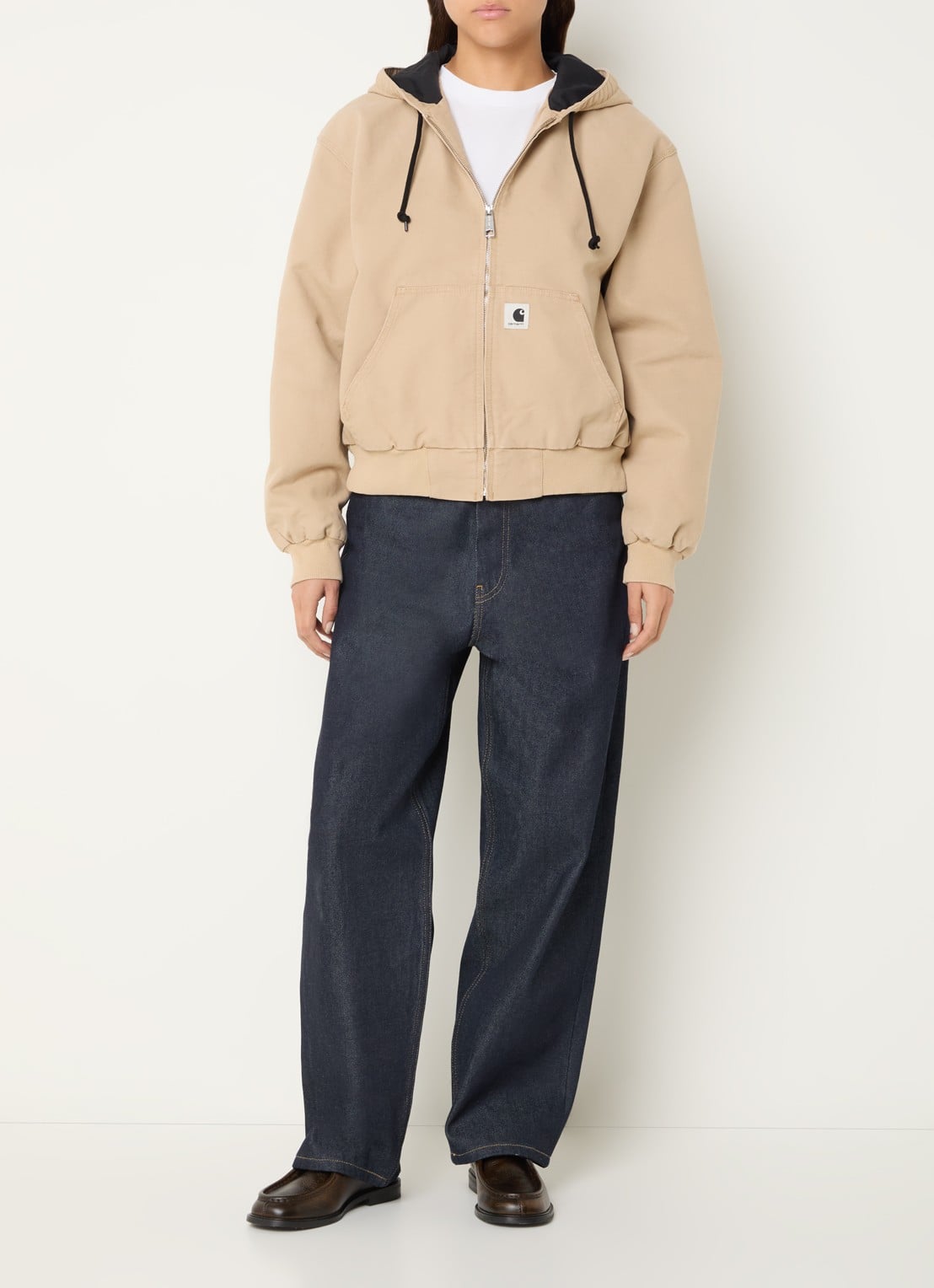 Carhartt WIP Jack met capuchon en logo - voorkant 2 beige