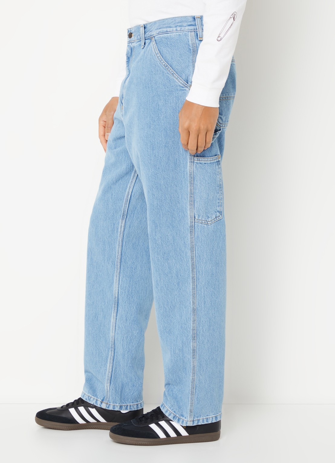 Carhartt WIP Loose fit jeans met lichte wassing - detail 2 indigo